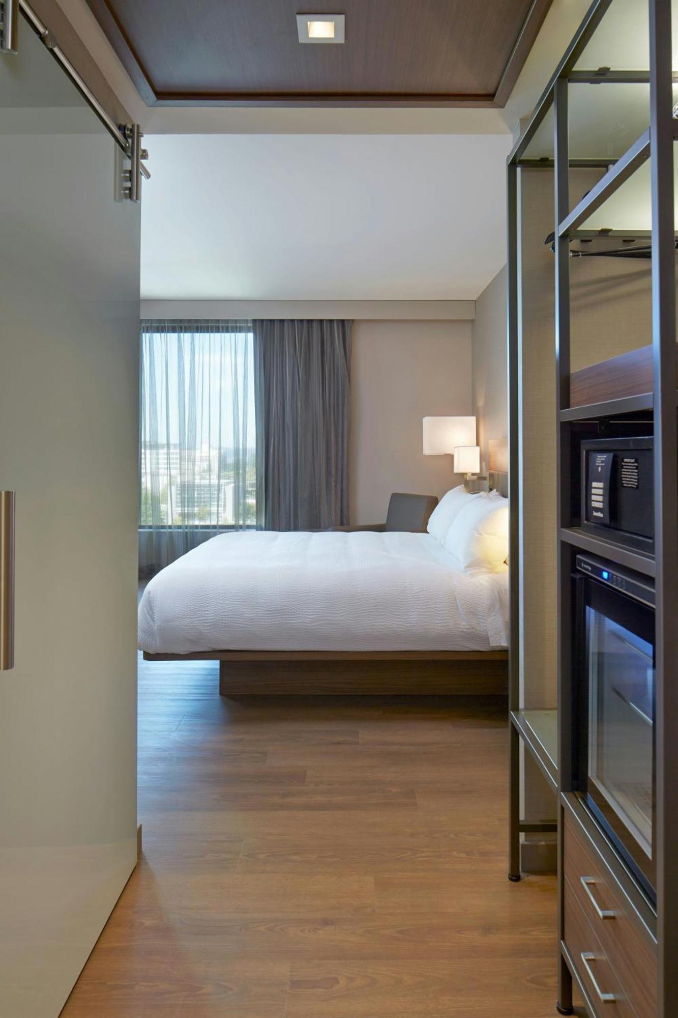 Ac Hotel By Marriott Seattle Bellevue/Downtown Exterior photo